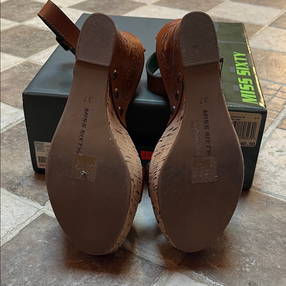 Vintage Miss Sixty Brown Leather Floral Cork Wedge Sandals Sz 37 🆕 - Picture 4 of 6